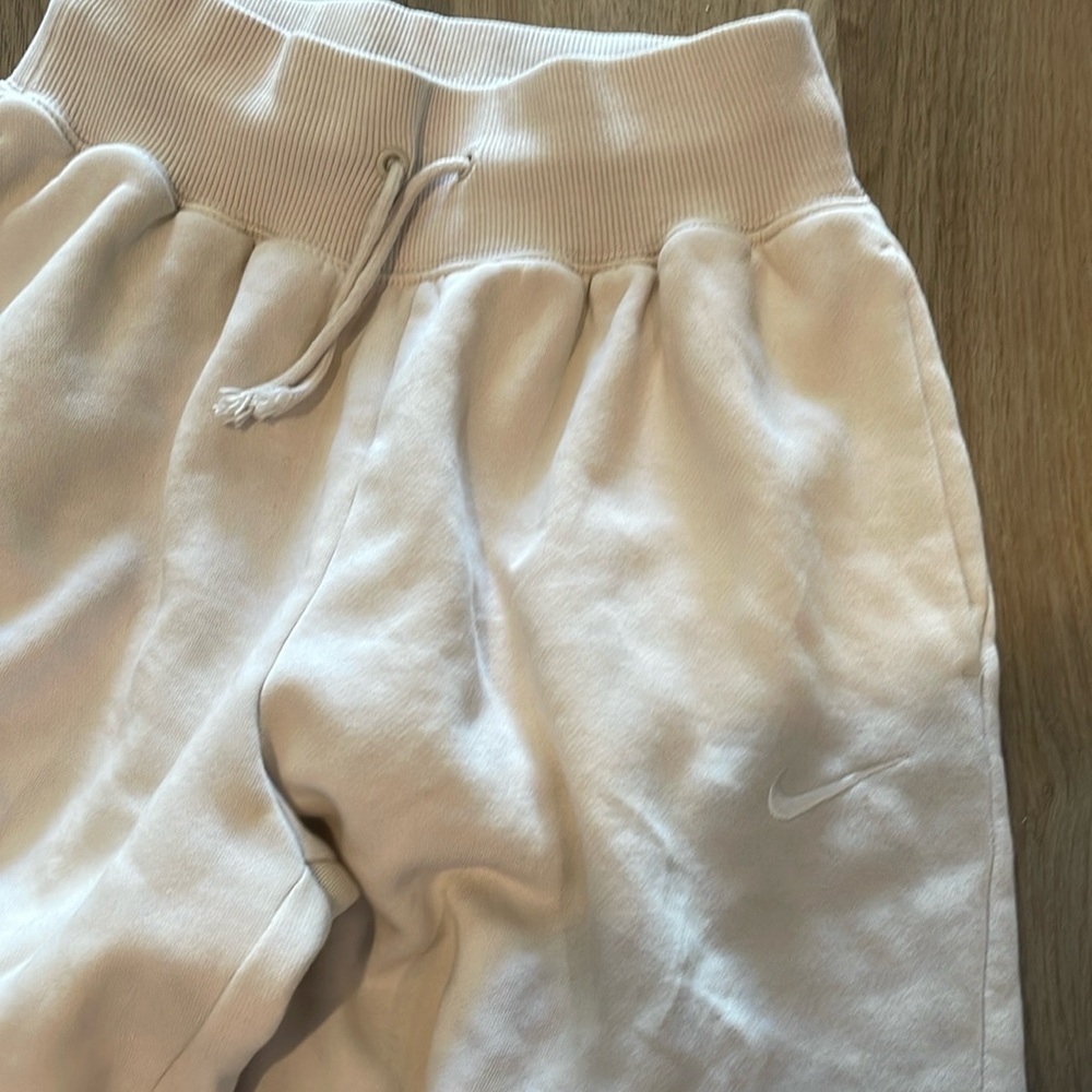 Nike cream XS sweatpants